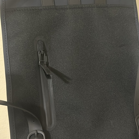 NWT Rains Navy Mini Adjustable Backpack - Picture 4 of 5